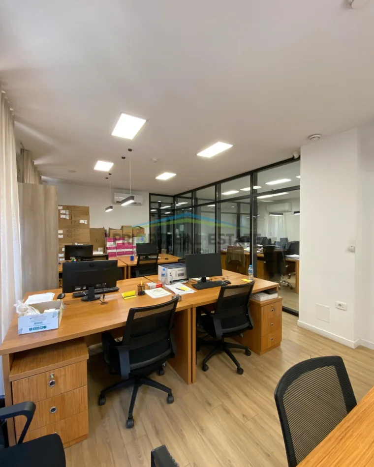 Tirane, jepet me qera ambjent biznesi Kati 1, 275 m² 4.600 € Qender (Gjimnazi Sami Frasheri)