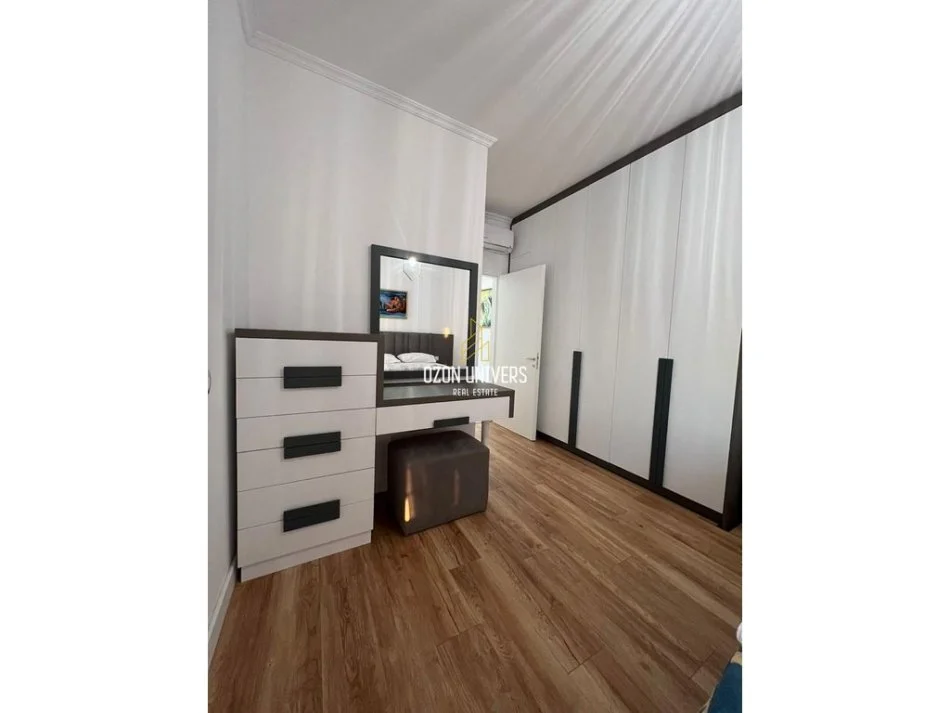 Tirane, Jepet me qira apartament 2+1+Ballkon Kati 8, 98 m² (Pazari i Ri)