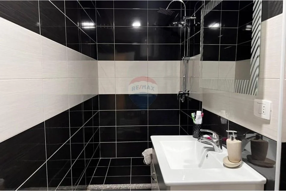 Tirane, jepet me qera apartament 2+1+Ballkon Kati 4, 75 m² 700 € (Kompleksi Magnet)