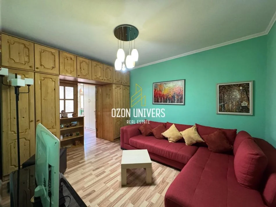 Tirane, jepet me qera apartament 2+1+Ballkon Kati 3, 60 m² 600 € (Rruga Fortuzi)