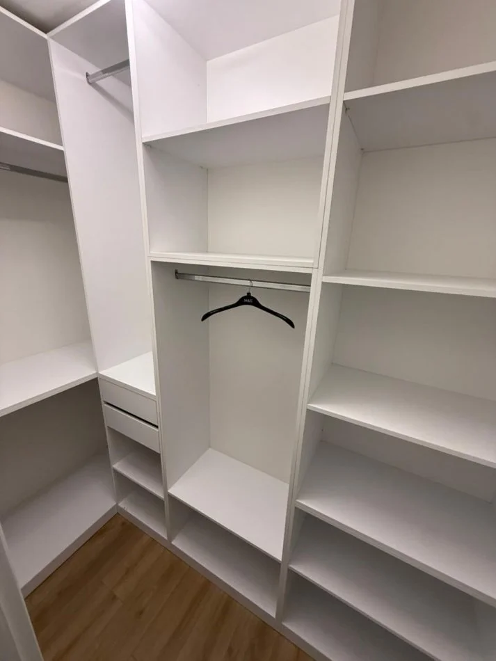 Tirane, jepet me qera apartament 2+1+Ballkon Kati 4, 120 m² 1.500 € (Parku Olimpik)