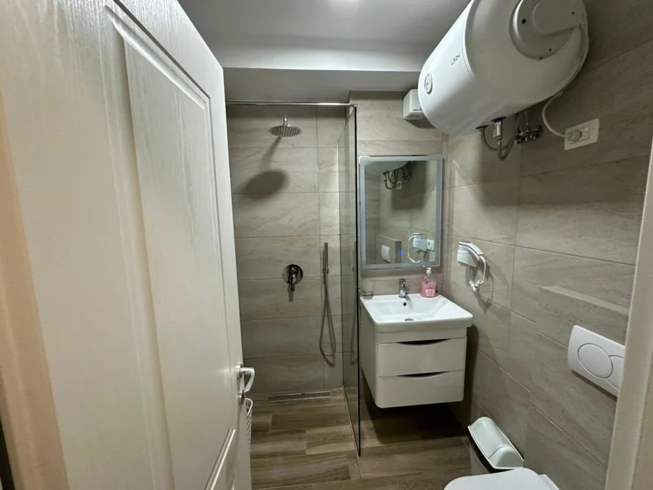 Tirane, jepet me qera apartament 2+1 Kati 3, 93 m² 850 € 