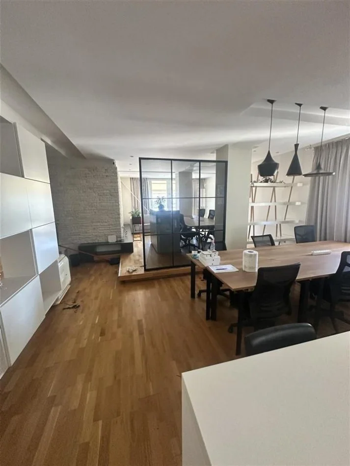 Tirane, jepet me qera zyre Kati 6, 140 m² 3.800 € (Blloku)