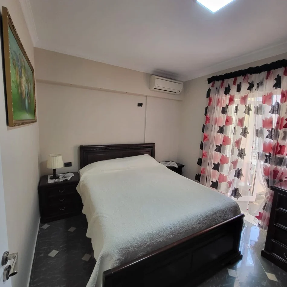 Tirane, jepet me qera 3+1 , 120 m² 700 € 