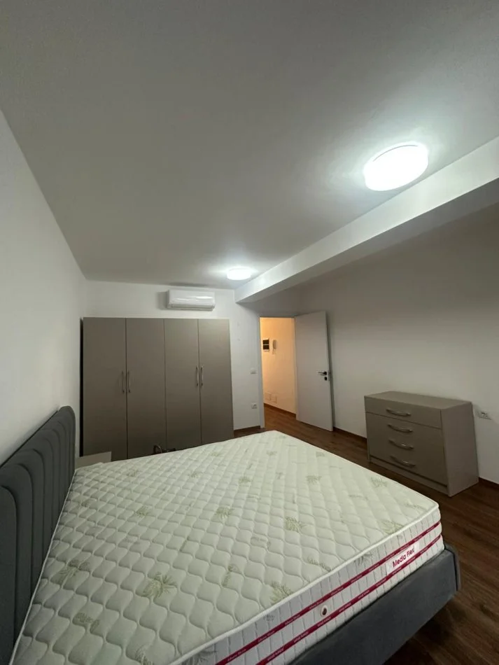 Tirane, jepet me qera apartament 2+1+Ballkon Kati 3, 110 m² 800 € (Kodra e diellit)