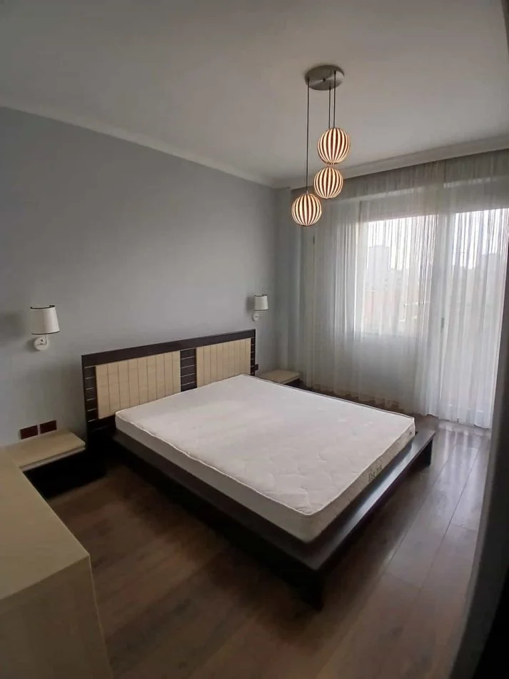 Tirane, jepet me qera apartament 2+1 Kati 8, 120 m² 800 € (Rruga e Dibres)