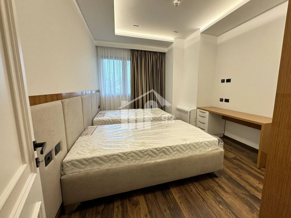 Tirane, jepet me qera apartament 2+1+Ballkon Kati 6, 120 m² 2.500 € (PRANE PARKUT TE LIQENIT, TE “LION PARK”)