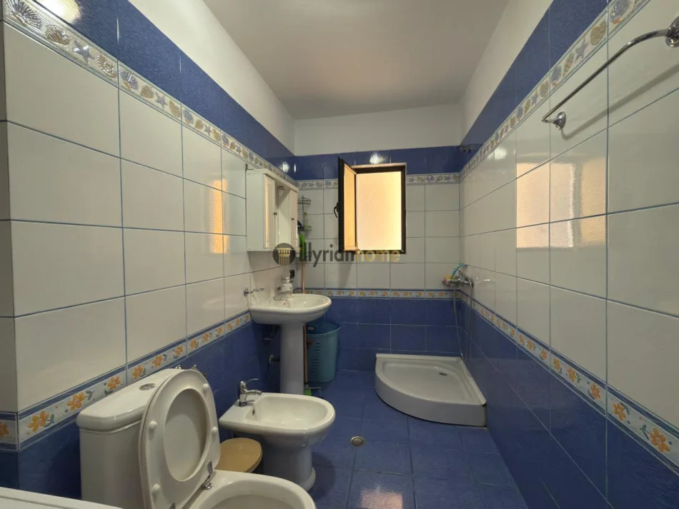 Pogradec, shitet apartament 2+1+Ballkon Kati 8, 86 m² 95.040 € (Pranë liqenit, Pogradec)