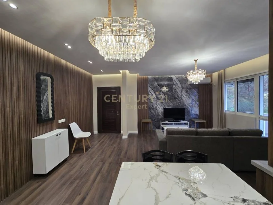 Tirane, shes 2+1 Kati 2, 121 m² 210.000 € (Kopshti Botanik)