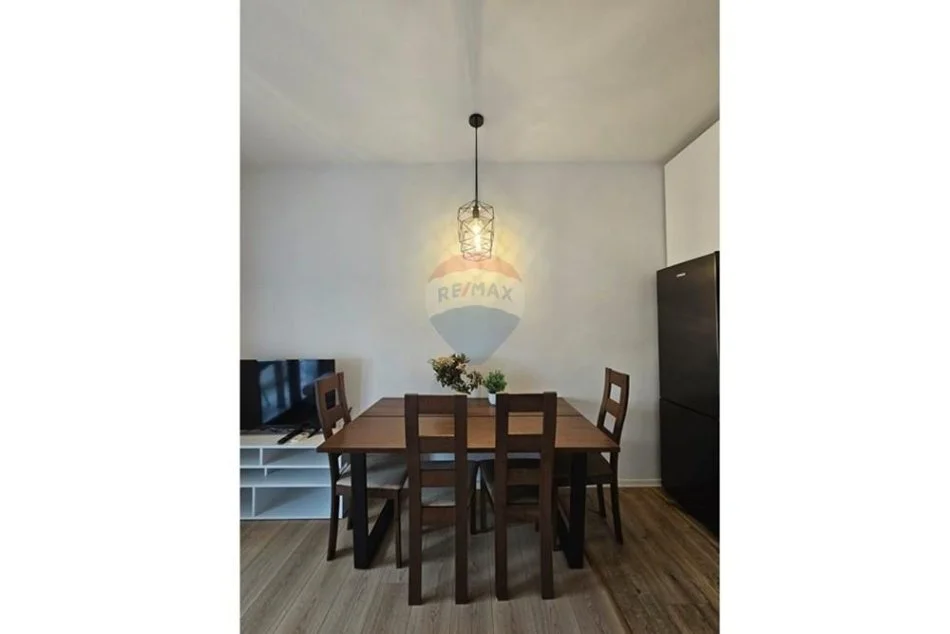 Tirane, shitet apartament 2+1 Kati 4, 