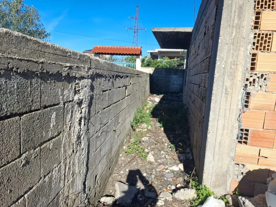 Vlore, shitet shtepi 2+1 Kati 0, 285 m² 85.000 € (Rruga Osman Haxhiu, Cole, Vlorë)