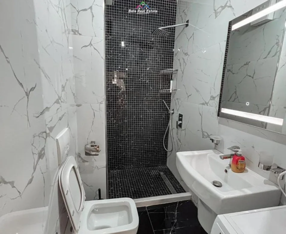 Tirane, jepet me qera apartament 1+1 Kati 6, 60 m² 520 € (Rruga 5 Maj)