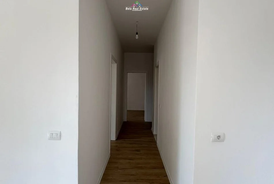 Tirane, jepet me qera dyqan Kati 1, 104 m² 700 € (Rruga Xhanfize Keko)