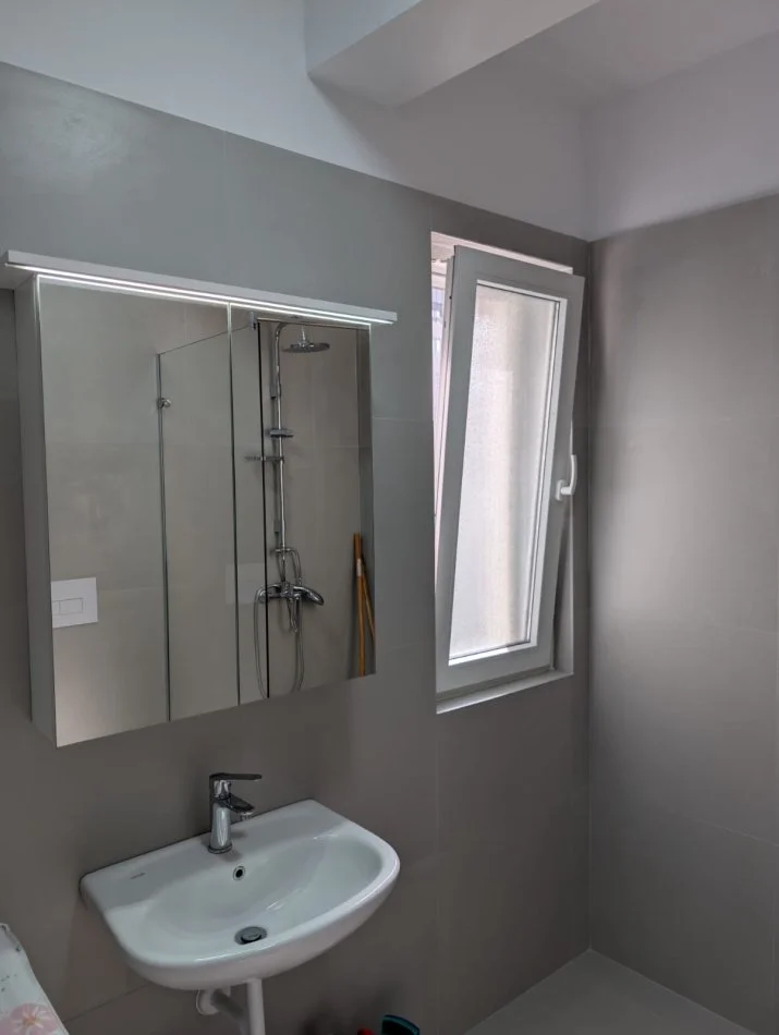 Tirane, jepet me qera apartament 2+1 , 90 m² 700 € 