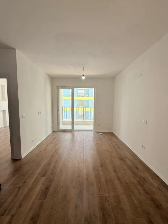 Tirane, shitet apartament 1+1+Ballkon Kati 3, 60 m² 76.000 € (Univers City)