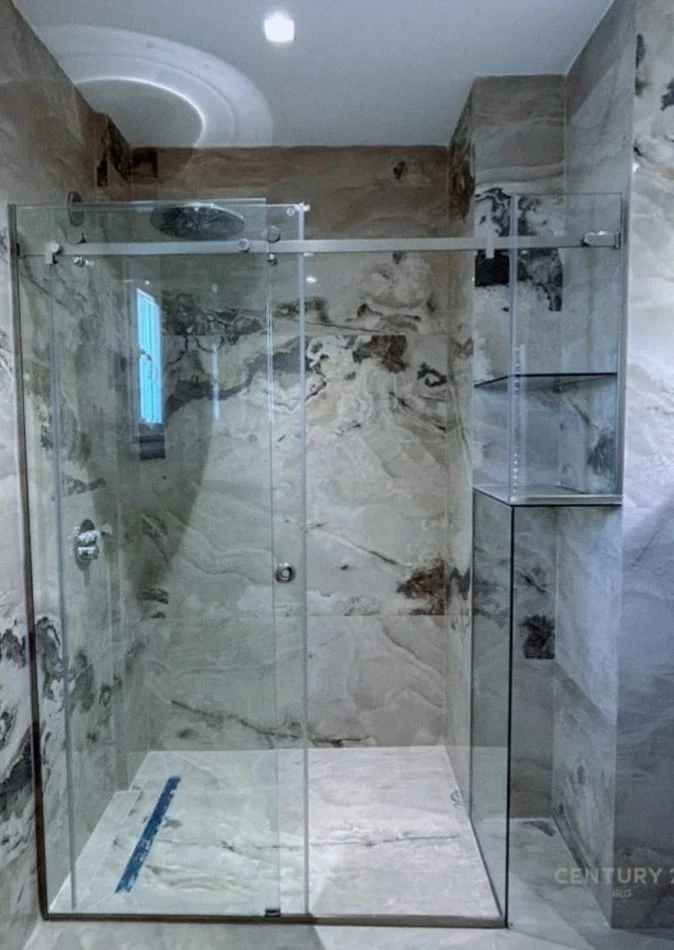 Tirane, shes apartament 2+1+Ballkon , 240.000 m² 240.000 € (Pazar i Ri)