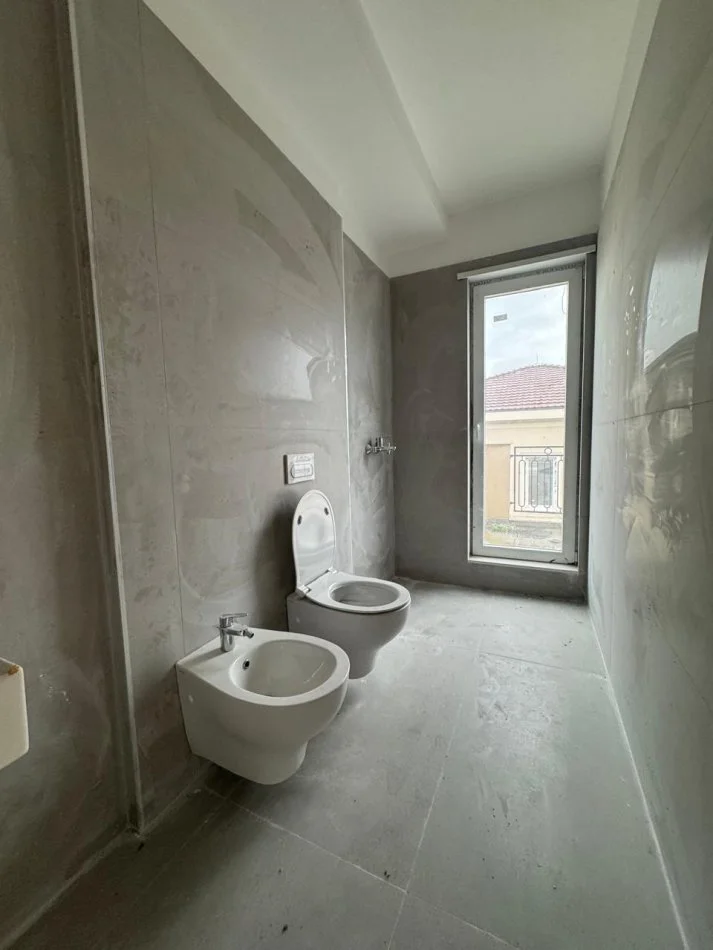 Tirane, shitet apartament 3 Katshe , 907 m² (Collina Verde)