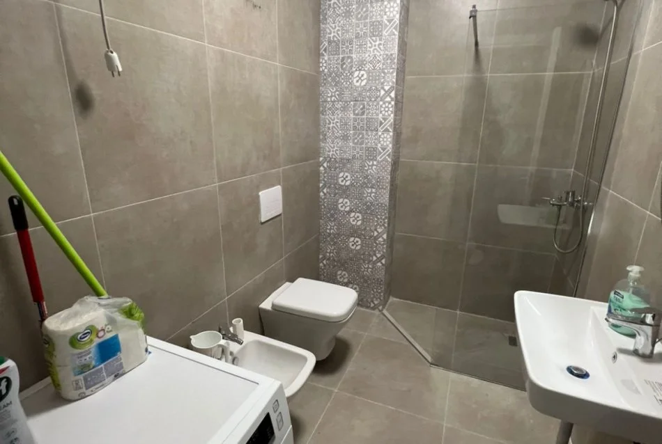 Tirane, jepet me qera apartament 1+1 Kati 6, 55 m² 720 € (Rruga Karl Gega)