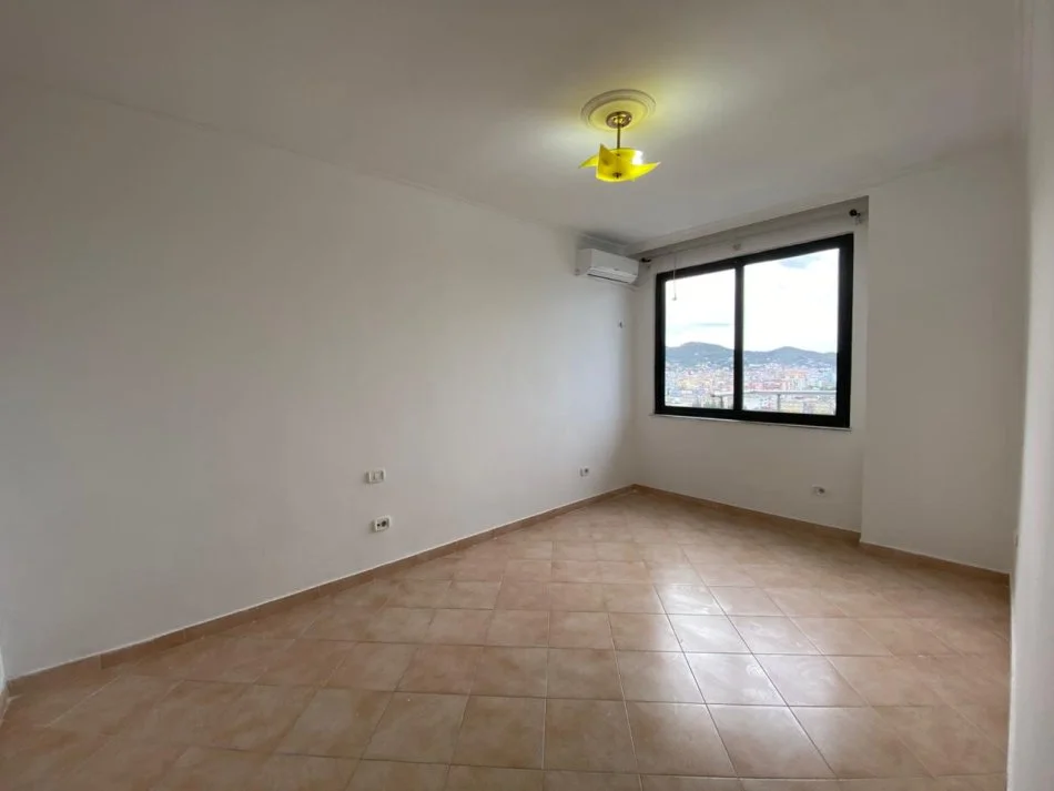 Tirane, jepet me qera zyre Kati 11, 143 m² 1.500 € (Ish Ekspozita /Bulevardi "Gjergj Fishta")