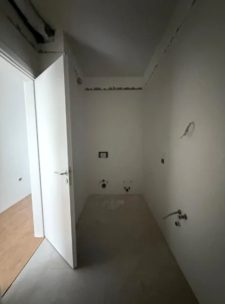 Tirane, shitet apartament 2+1 , 129 m² 128.500 € 