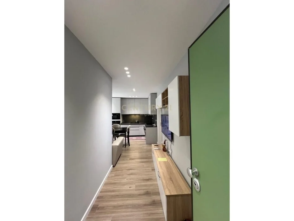 Tirane, jepet me qera apartament 2+1+Ballkon Kati 2, 77 m² 800 € (PAZARI I RI)