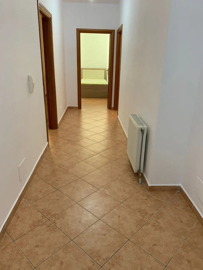 Tirane, jepet me qera apartament 2+1 Kati 3, 91 m² 700 € (komuna e parisit)