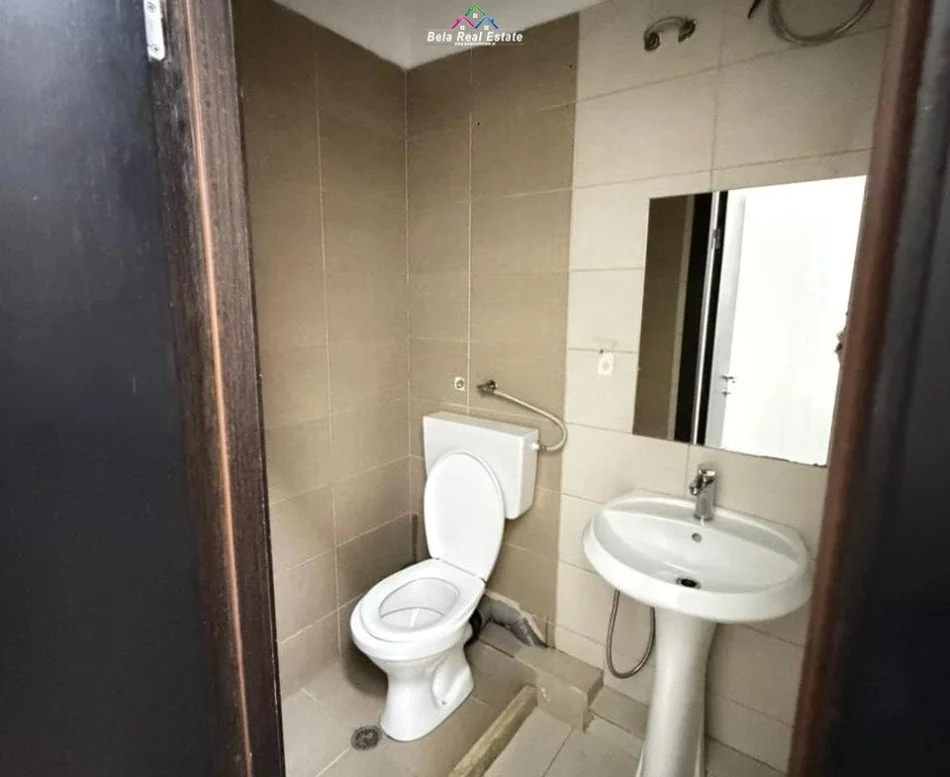 Tirane, jepet me qera zyre Kati 2, 200 m² 3.140 € (Rruga e Dibres)