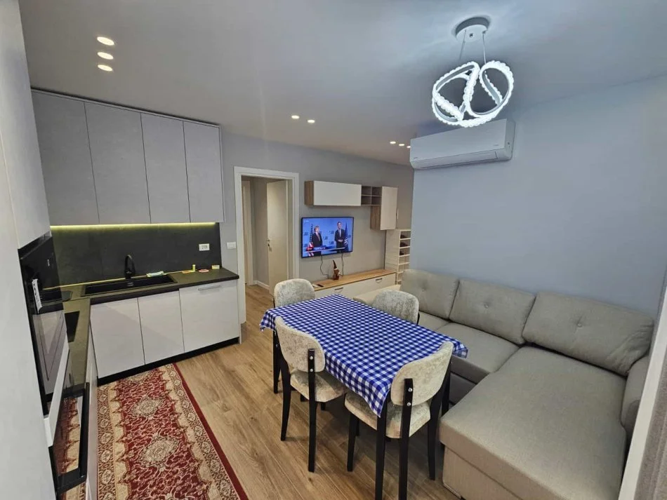 Tirane, jepet me qera apartament 2+1 Kati 2, 80 m² 900 € (Rruga Dervish Hekali)