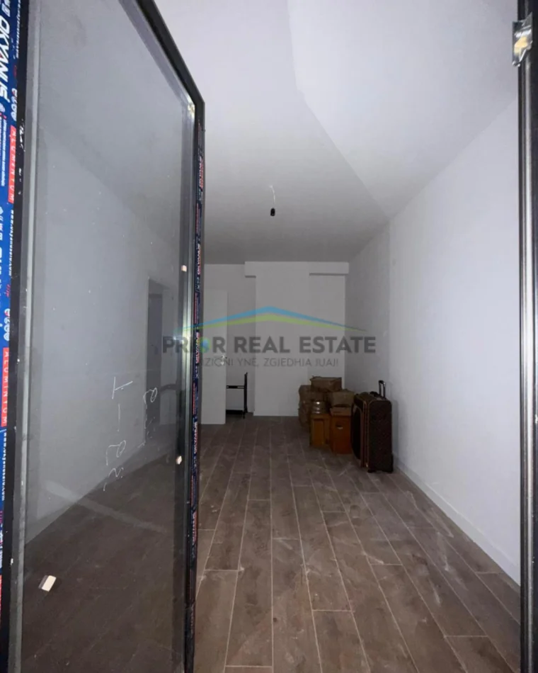 Tirane, shitet apartament 1+1 Kati 5, 63.5 m²   2800€/m2 (Komuna e Parisit)