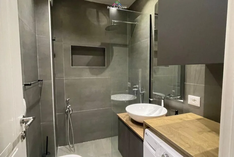 Tirane, jepet me qera apartament 2+1 Kati 2, 80 m² 630 € (selite xhamia)