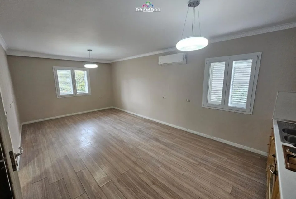 Tirane, jepet me qera Vile 3 Katshe , 400 m² 2.500 € (Rruga Isuf Elezi)