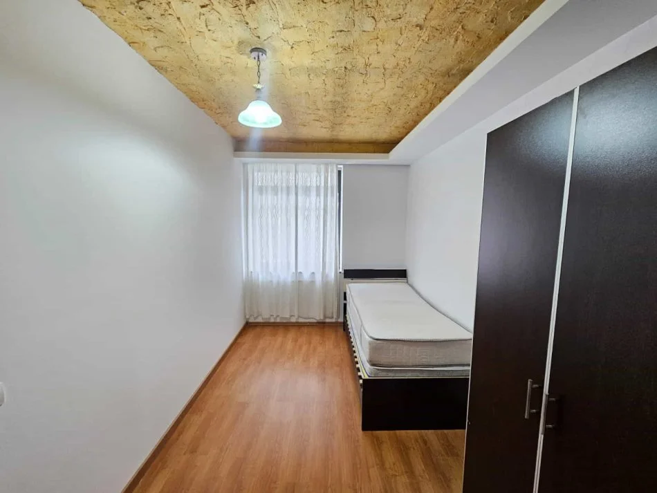 Tirane, jepet me qera apartament 1+1 Kati 2, 95 m² 570 € (Rruga Bill Klinton)