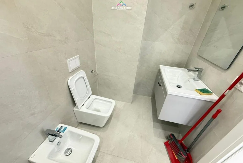 Tirane, jepet me qera zyre Kati 7, 100 m² 940 € (Rruga Anton Lufi)