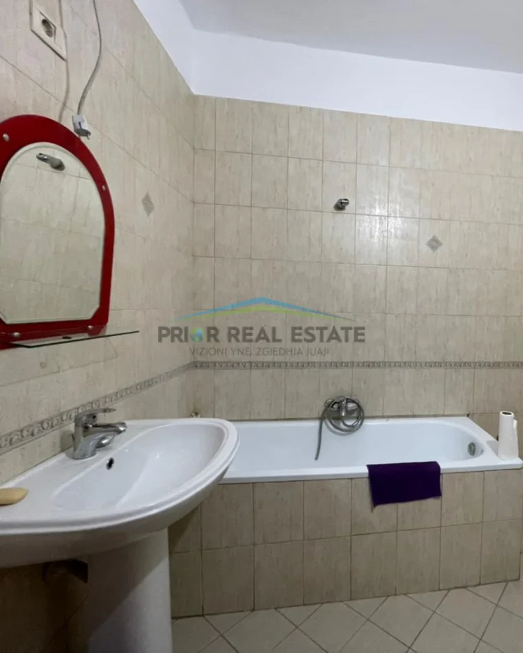 Tirane, jepet me qera apartament 2+1+2  Kati 1, 106 m² 90.000 all (Ruga e Kavajes)