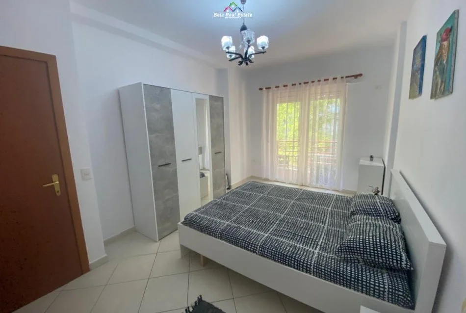Tirane, jepet me qera apartament 1+1 Kati 3, 70 m² 500 € (Rruga Hamdi Sina)