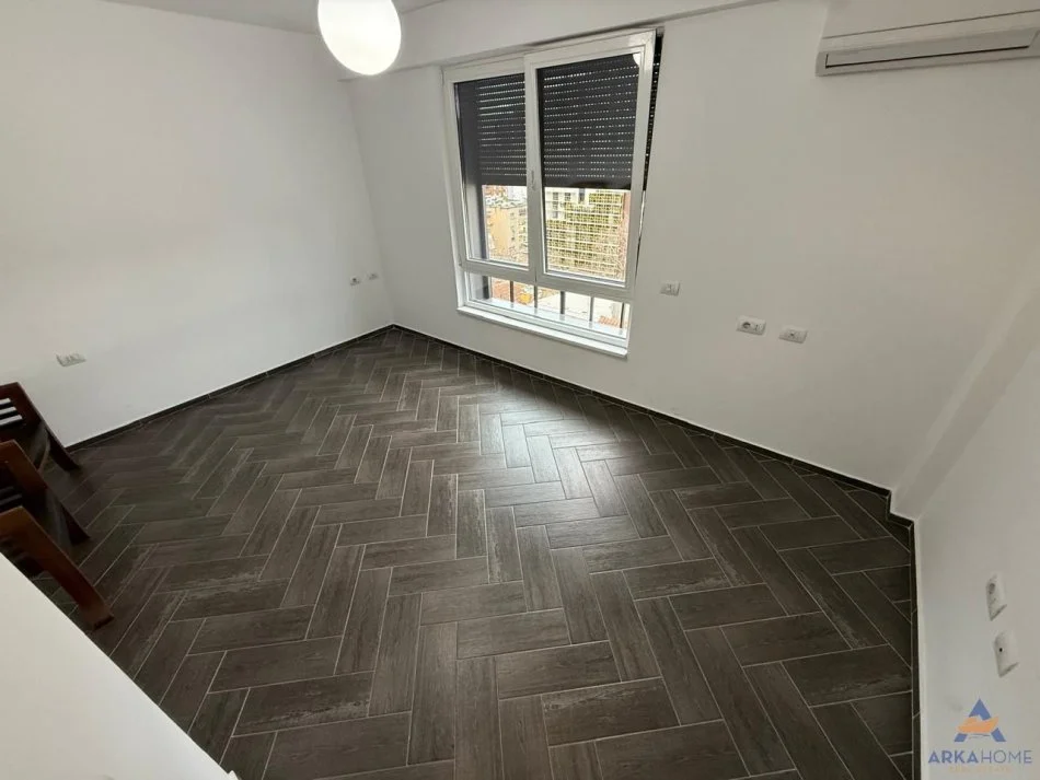Tirane, jepet me qera apartament 1+1+Ballkon Kati 8, 64 m² 833 € 