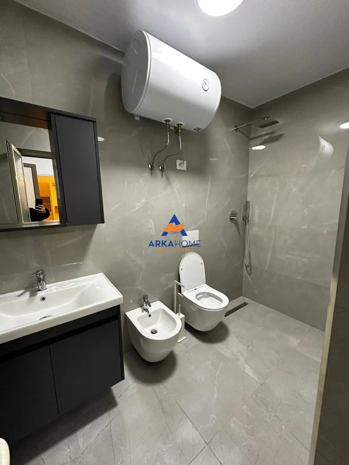 Tirane, jepet me qera apartament duplex 2+1+Ballkon Kati 2, 73 m² 624 € 