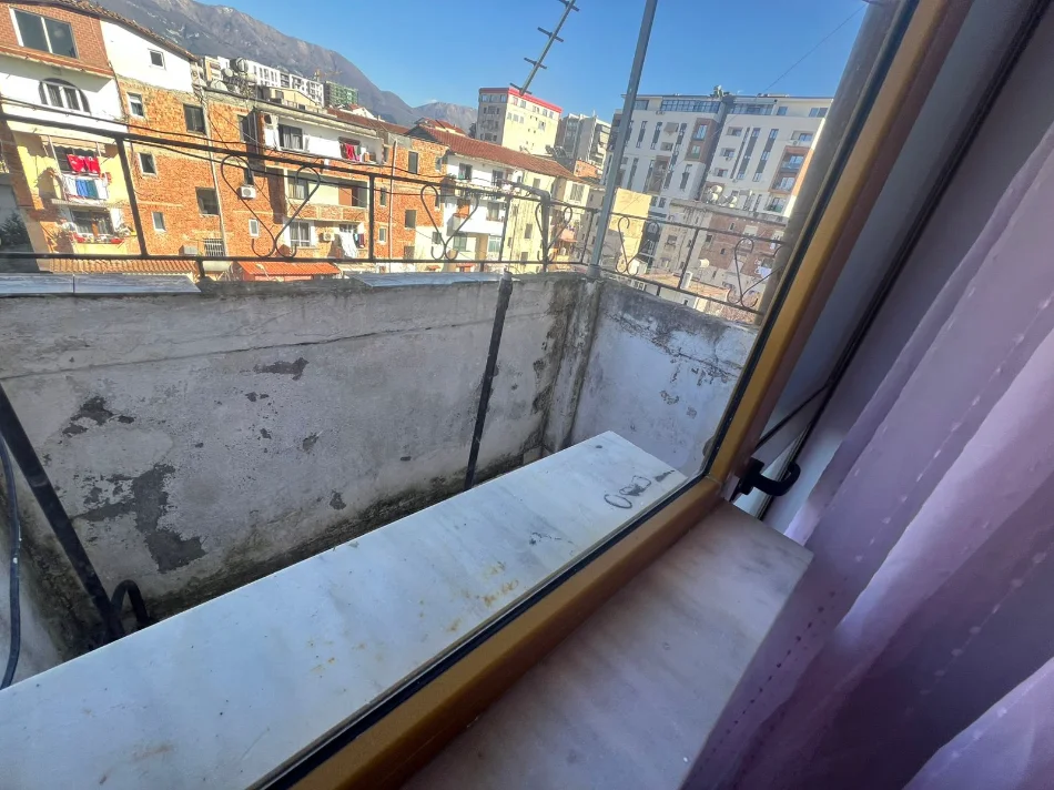 Tirane, jepet me qera apartament 2+1 Kati 5, 65 m² 350 € (rruga vangjel capo, allias)