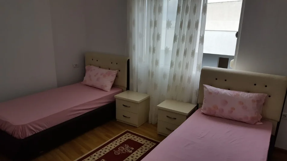 Tirane, jepet me qera apartament 2+1+Ballkon Kati 5, 95 m² 400 € (Fresk)