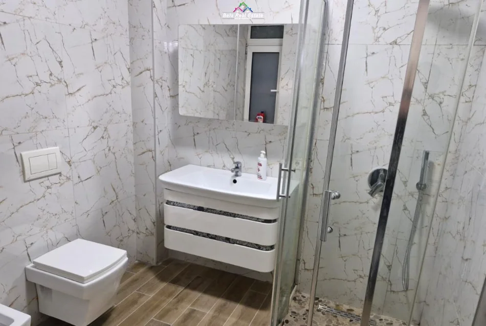 Tirane, shitet apartament 3+1 Kati 4, 127 m² 219.000 € (Rruga Xhanfize Keko)