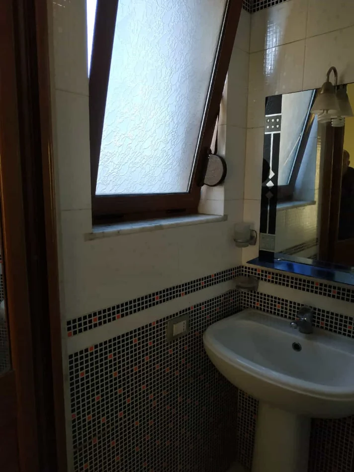 Tirane, jepet me qera Vile Kati 5, 750 m² 3.200 € (Rruga Frang Bardhi)