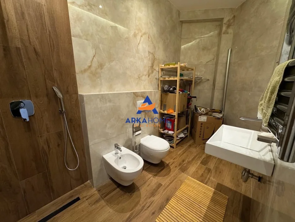 Tirane, shitet apartament 3+1+Ballkon Kati 3, 240 m² 335.000 € 