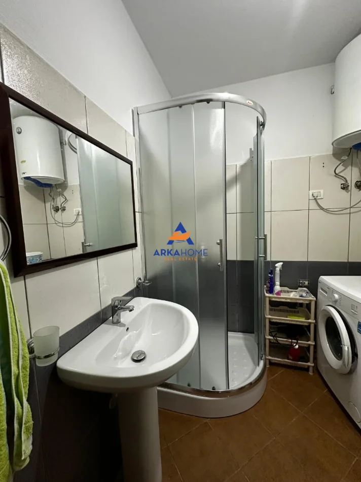 Tirane, jepet me qera apartament 1+1+Ballkon Kati 2, 800 m² 800 € 