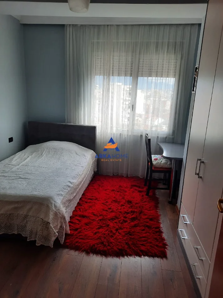 Tirane, jepet me qera apartament 2+1+Ballkon Kati 8, 105 m² 800 € 