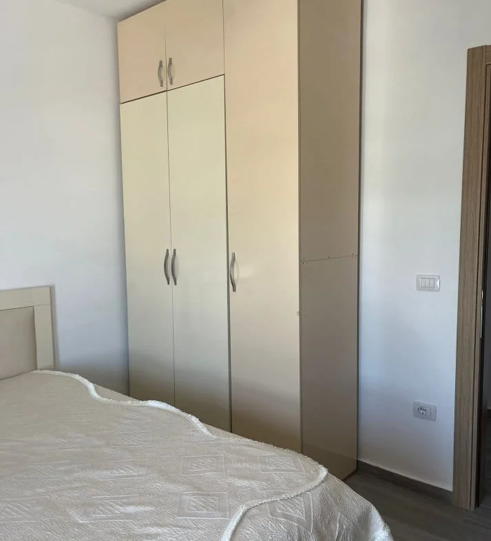 Tirane, jap me qera apartament 3+1 Kati 3, 112 m² 630 € (rruga 5 maji)