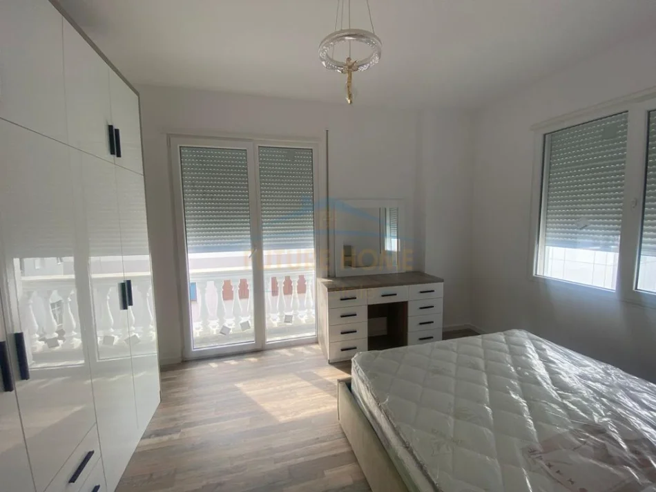 Tirane, jepet me qera apartament 3+1 Kati 3, 117 m² 580 € (Rrethi Ullirit, Kamez)