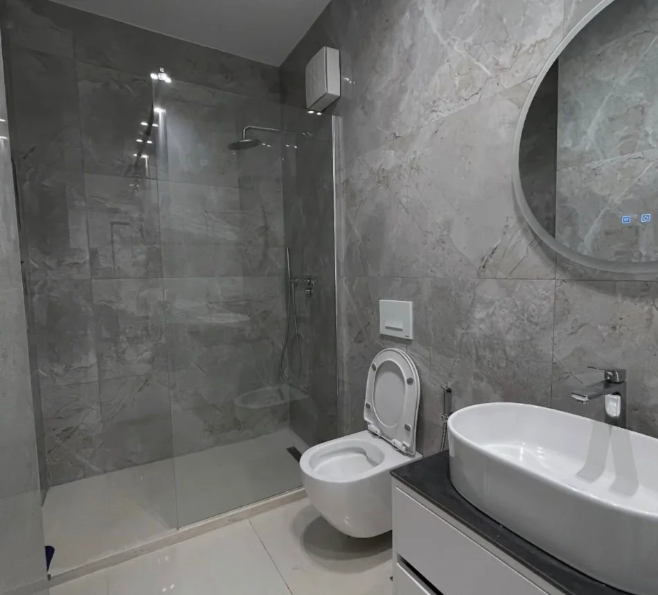 Tirane, jepet me qera apartament 2+1 , 100 m² 900 € 