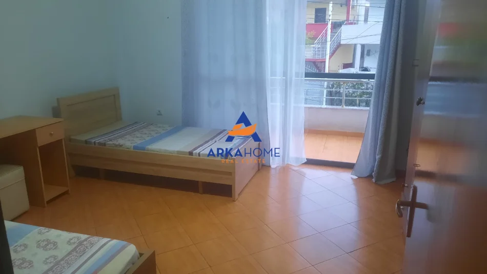 Tirane, jepet me qera apartament 2+1+Ballkon Kati 2, 148 m² 470 € 