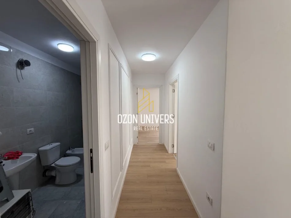 Tirane, jepet me qera apartament 2+1+Ballkon Kati 2, 128 m² 500 € (Rruga e Qelqit, Kombinat)