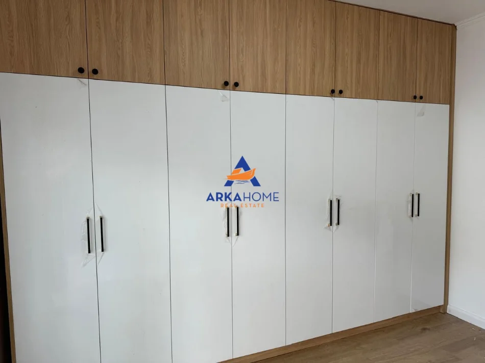 Tirane, shitet apartament 2+1+Ballkon Kati 3, 106 m² 270.000 € 